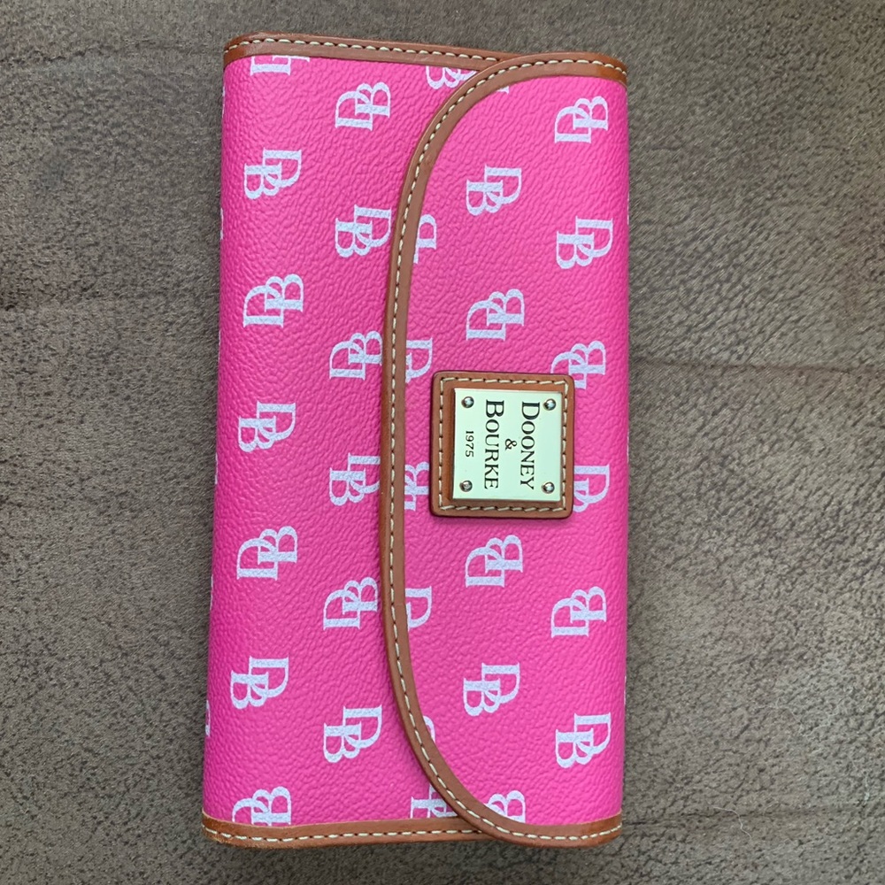 Dooney & Bourke wallet